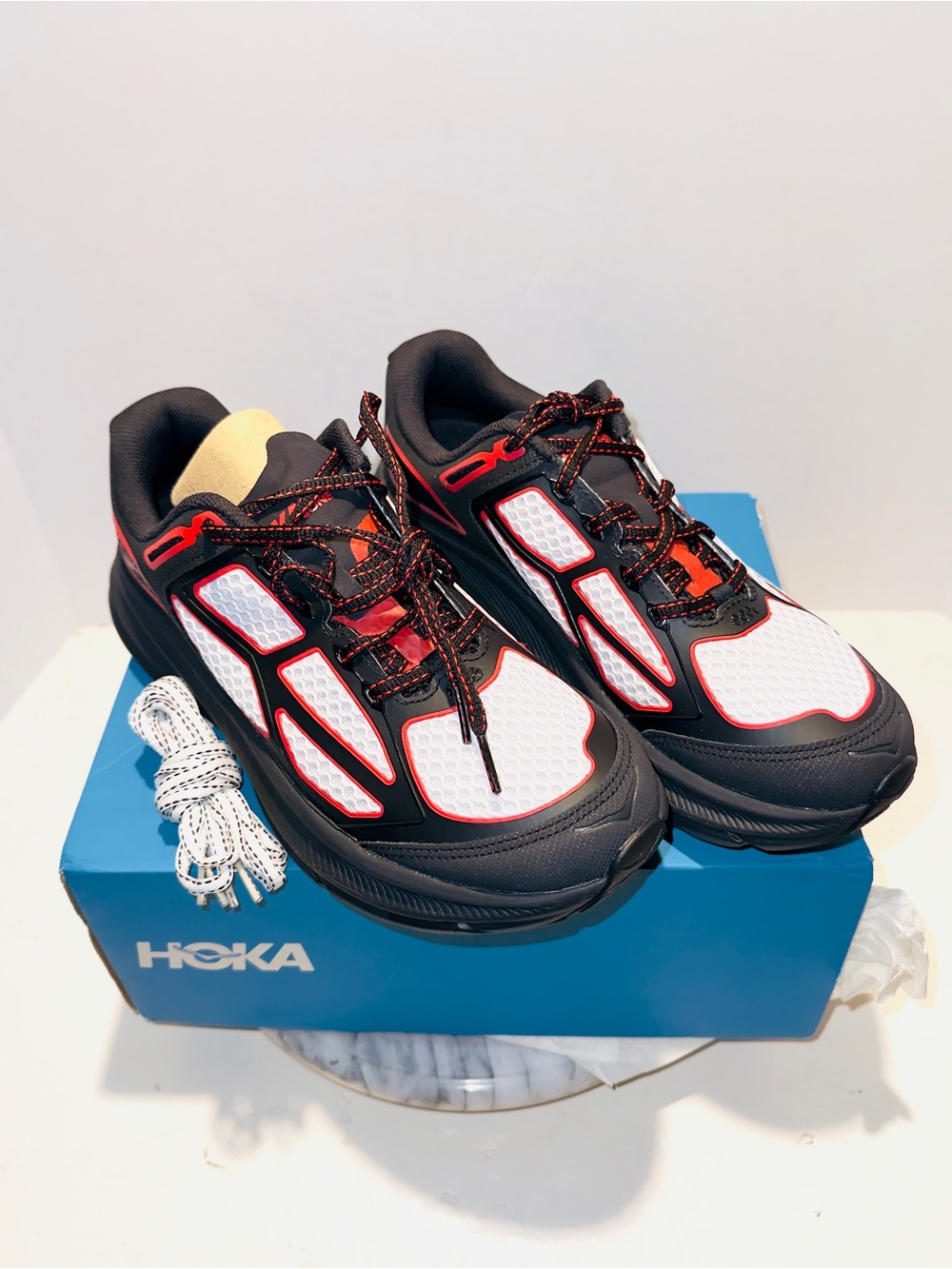 Hoka One One Clifton One9 Black Red Colorblock 1155370-BCRS Unisex,  W9.5/M8.5